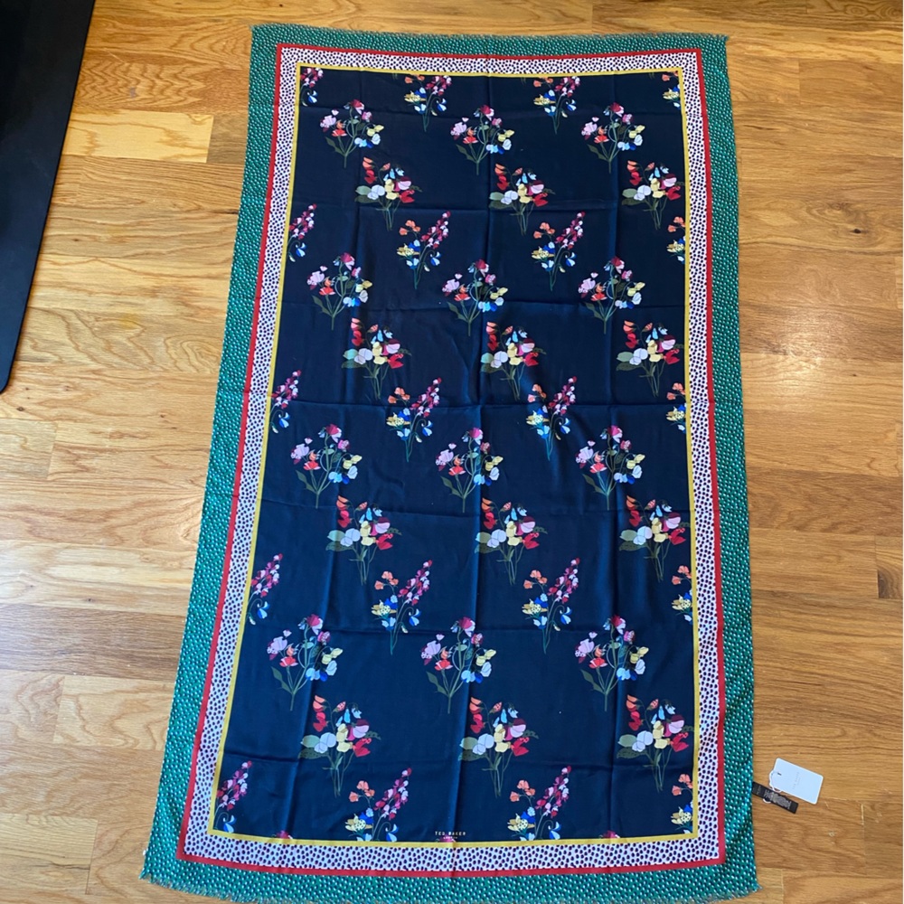 Ted Baker London Scarf / Wrap